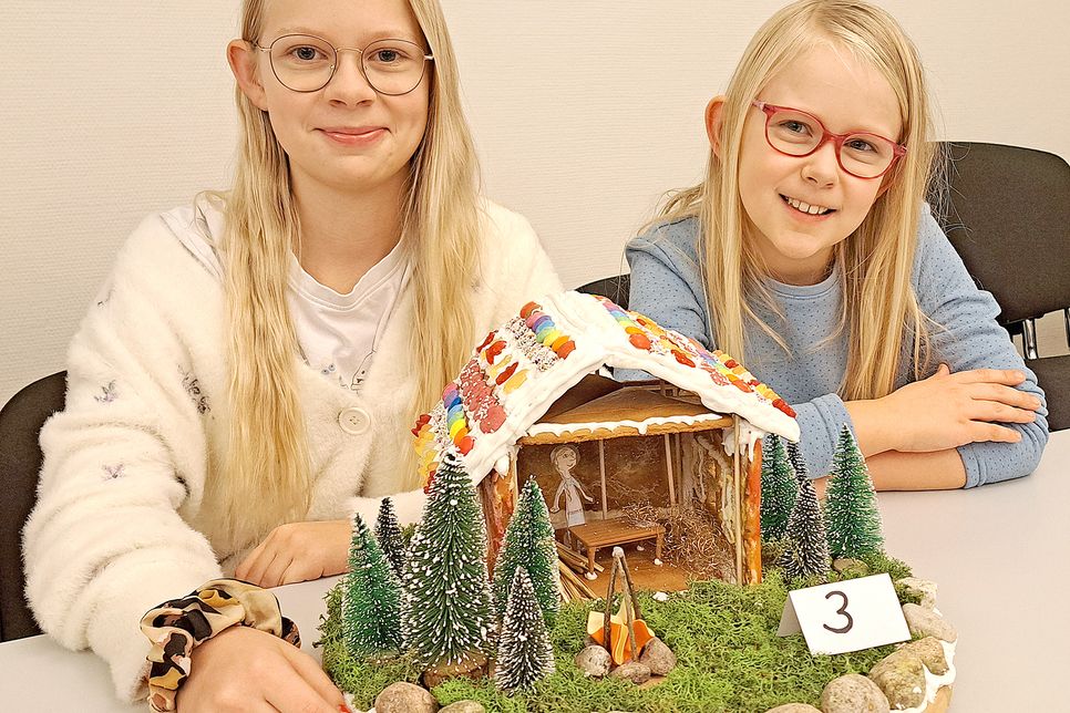 Für dieses Knusperhäuschen ergatterten Lilli (links) und Jule Fricke Platz drei.