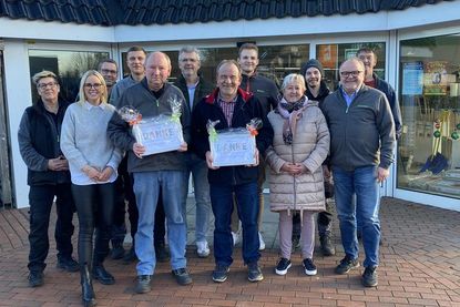 Frank Gosch und Lutz Seeland (Mitte v. lks.) wurden von den „Team“-Kolleginnen und Kollegen verabschiedet.