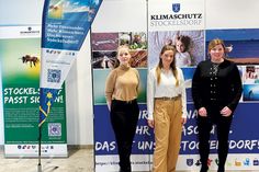 Stockelsdorfs Bürgermeisterin Julia Samtleben (re.) mit den beiden Neuen im Team der Gemeinde: Deborah Feldmann (li.), Klimaanpassungsmanagerin, und Sophia Cornelißen, Klimaschutzmanangerin.