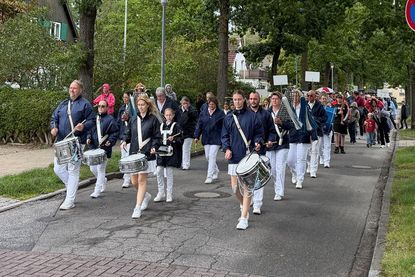 Der Spielmanns- und Fanfarenzug führte den Umzug an.