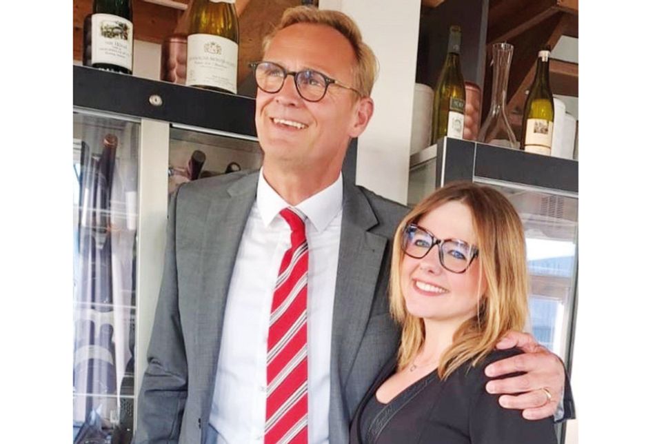 Christoph Kressin hat den Posten als Präsidenten des Lions Club Lübecker Bucht an Carolin Dreismann übergeben.