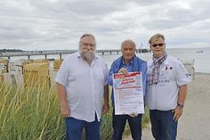 Jürgen Brede (l., Festausschussvorsitzender) und Schatzmeister Joerg Schimeck-Brede (r.) freuen sich mit dem Fischereivereins-Vorsitzenden Bodo Willert auf die Fröhliche Allwoche, die in diesem Jahr zum 60 Mal gefeiert wird.