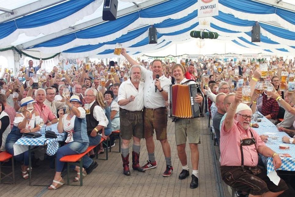 Partystimmung ist im Festzelt garantiert.