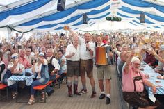 Partystimmung ist im Festzelt garantiert.