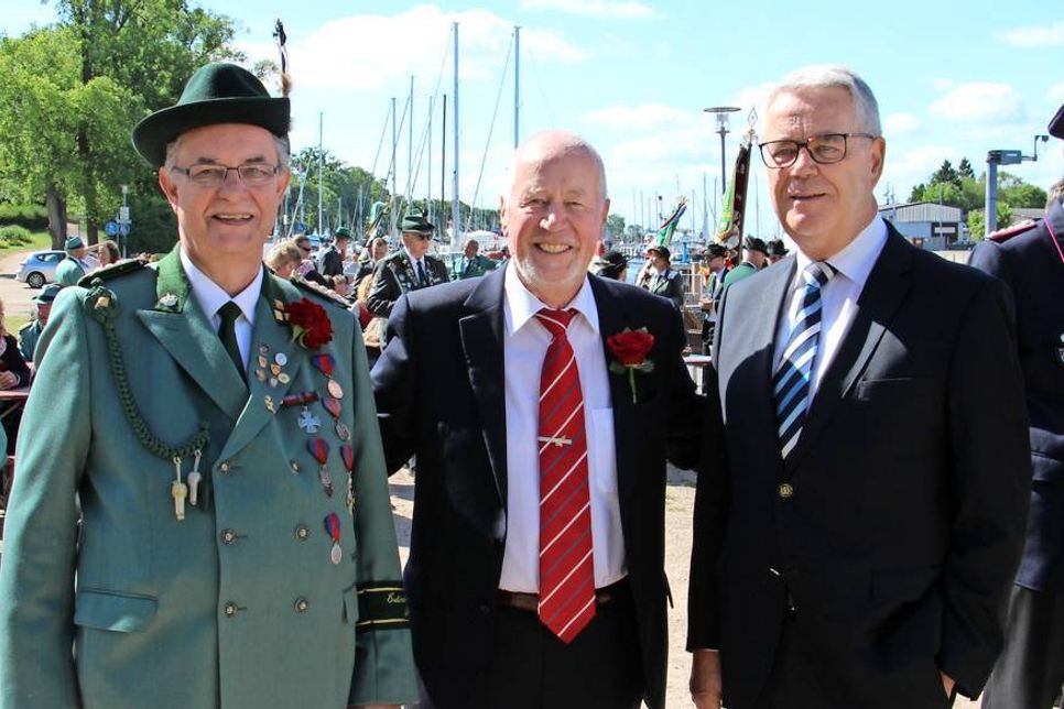 Gehörten unter anderen zu den Gastrednern beim traditionellen Frühstück: Ostholsteins Kreispräsident Ulrich Rüder, Neustadts Bürgervorsteher Sönke Sela und André Meyer, Vorsteher der Eutiner Schützengilde (v. re.).