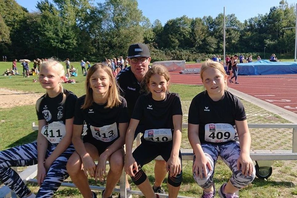 Das Team mit Milla Hoff, Henrike Heuermann, Andreas Boller, Amelie Marie Sommerlatt und Lucy Langhoff (v. lks.).