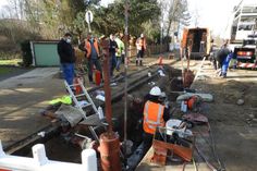 Der schadhafte Abschnitt der Gasleitung in der Neversfelder Straße in Malente wurde zunächst mit einem Bypass überbrückt und dann von den Mitarbeitern der SH Netz und deren Partnern repariert.