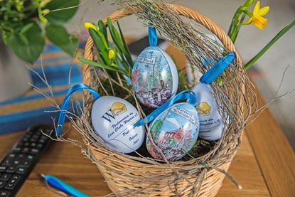 Die Sammel-Ostereier verkauft der Lions Club im März samstags zwischen 9 und 13 Uhr sowohl vor Edeka-Alpen als auch der Praxis Dr. Hans-Jörg Knospe in der Bahnhofsstraße in Schönberg.