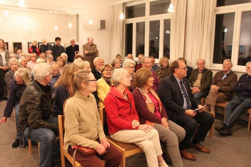 Volles Haus zum Jubiläum im Vortragssaal der Stadtbücherei.