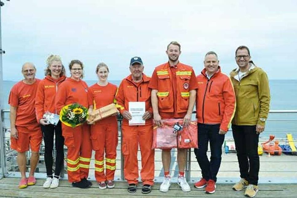 Roland Diegel, Rettungsschwimmer (RS), Carla Debbert, RS, Sabrina Kölblin, Bootsführerin, Vivian Löffert, RS, Rainer Lehmkuhl, Abschnittsleiter, Danny Högn, Wachführer, Klaus Holger Hecken, Einsatzleiter Küste SH, David Depenau, Geschäftsführer WHS