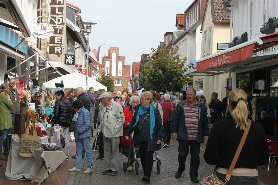 Die Kremper Straße war zum Bauernmarkt stark frequentiert.