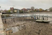 Blick übers Binnenwasser zur Hafenbrücke