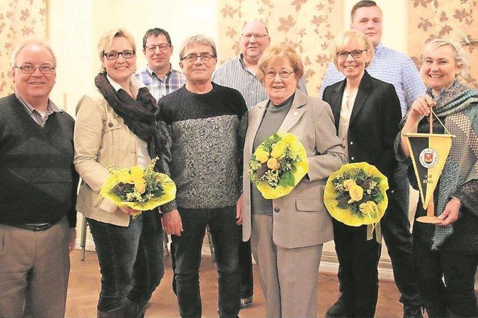 Das Engagement der Neustädterin (3. v. re.) wurde vom TSV mit der Goldenen Leistungsadel gewürdigt.