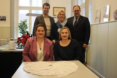 Stellten die Planungen zur Offenen Ganztagsschule vor: Klaas Raloff vom Amt für gesellschaftliche Angelegenheiten, Schulleiterin Michaele Grave, Bürgermeister Mirko Spieckermann (hinten v. lks.); künftige OGS-Leiterin Sabrina Peters und OGS-Sachbearbeiterin Stina Waack (vorne v. lks.).