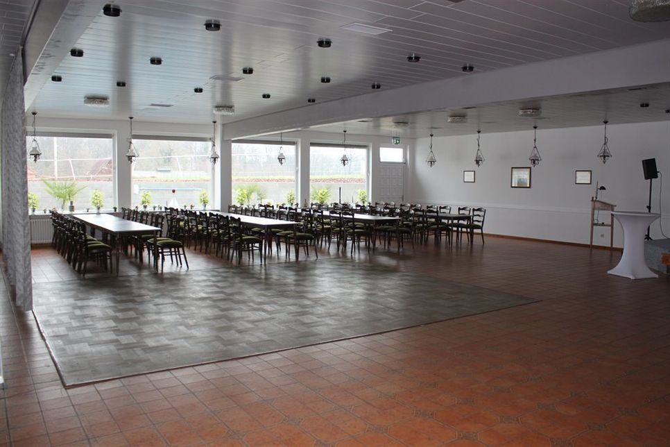 Feierlichkeiten jeglicher Art sind im Saal bis zu 200 Personen möglich.
