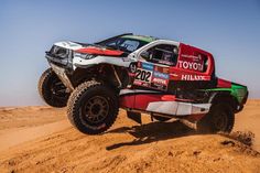 Nach einem Aufhängungsschaden müssen Yazeed Al-Rajhi und Dirk von Zitzewitz ihren Traum vom „Dakar“-Podium aufgeben. Das saudi-arabisch/ostholsteinisches Duo mit Kurs auf Platz zwei in der Gesamtwertung wurde jäh gebremst.