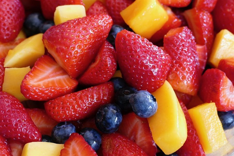 Vitaminkick am Morgen? Beim Frühstücksbüffett gibt‘s leckeren Obstsalat - immer passend zur Saison.