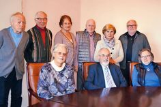 Der Stockelsdorfer Seniorenbeirat hat sein Programm für 2017 vorgestellt. Den Beirat bilden: Siegfried Müller (vorne Mitte) mit Helga Lörch (l.), Heide-Marie Jüngling (r.), sowie (hinten v.l.) Heino Beeck, Gerhard Mascher, Waltraud Schulz, Hendrik Jüngling, Ursula Ruttkowski und Bernd Thiele. (Text/Foto: Eknad)