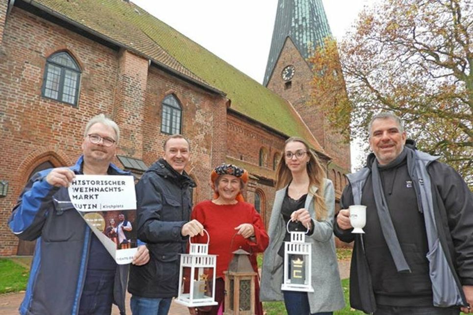 Vorfreude auf den Historischen Weihnachtsmarkt: Eutin GmbH, Schausteller*innen und Kirche haben für die Premiere gemeinsame Sache gemacht.