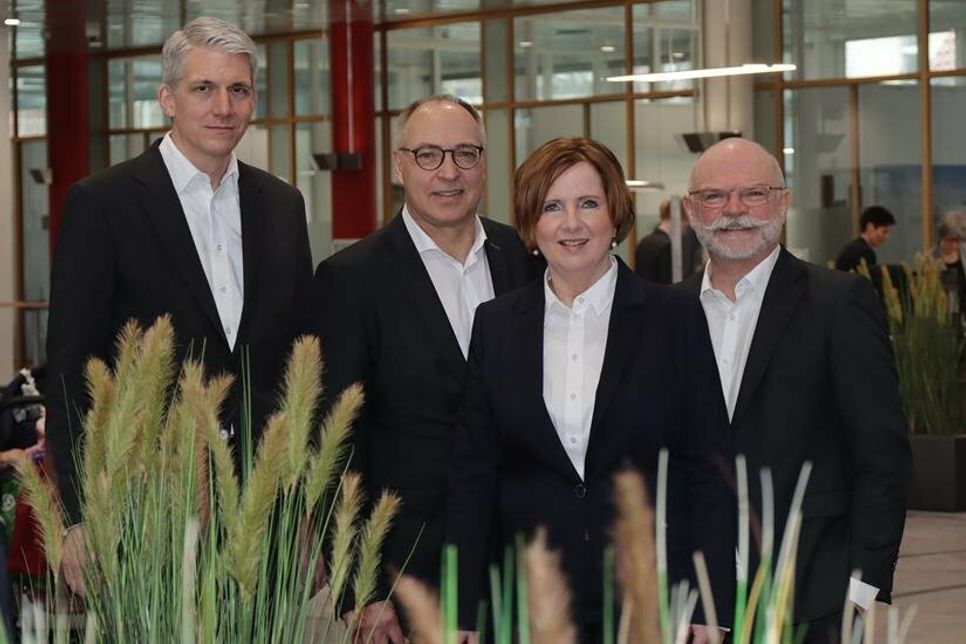 V. lks.: Michael Ringelhann, Thomas Piehl, Silke Boldt und Joachim Wallmeroth. (Foto: Sparkasse)