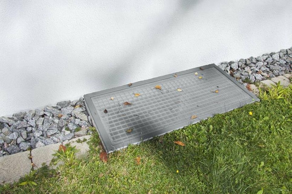 Hier kommt nichts mehr durch: Schachtabdeckungen halten Insekten, Laub und Schmutz wirksam draußen.
