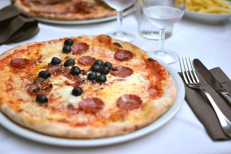 Basis jeder guten Pizza ist ein luftiger, knuspriger Teig.