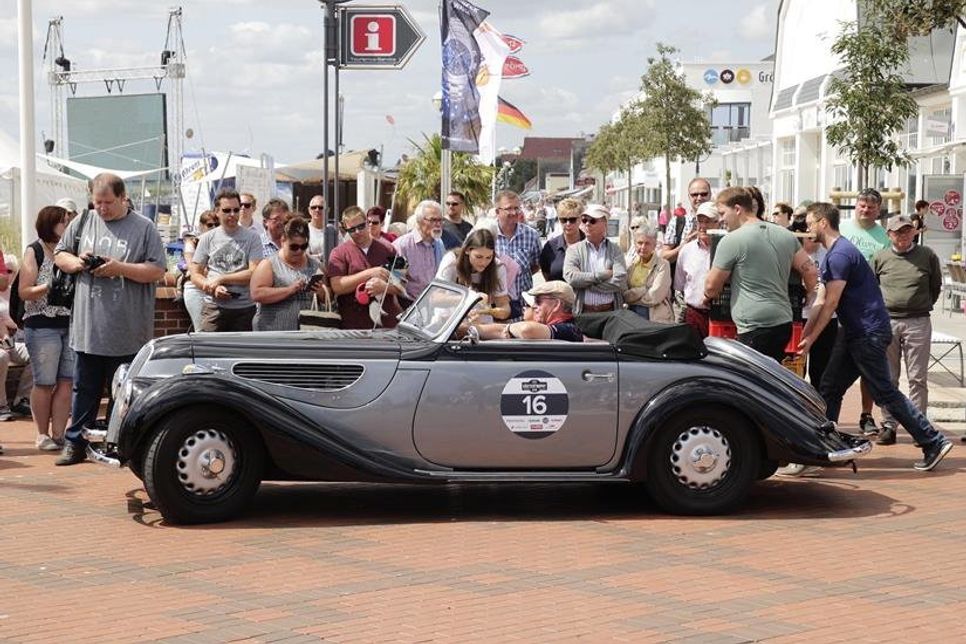 In Grömitz werden die Oldtimer am Freitag, dem 21. Juni zwischen 11.11 und 13.11 Uhr im Yachthafen erwartet.