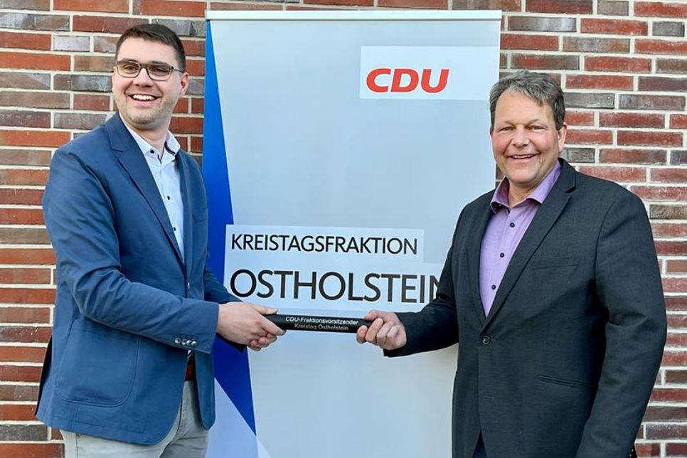Karsten Alwast (re.) übernimmt den CDU-Fraktionsvorsitz von Sebastian Schmidt