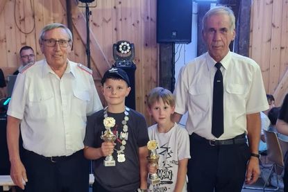 Wolfgang Vietze, Jugendkönig Marlon Kühnert, Vize-Jugendkönig Til Waack und Ralf Paustian.