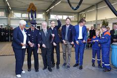 Die Freude war groß, als Petra Kirner, Michael Hasselmann, Rainer Holtz, Torben Kurth, Harm Hoffmann und Sebastian Schmidt (v. lks.) das symbolische Band durchschnitten und damit den Neubau offiziell einweihten.