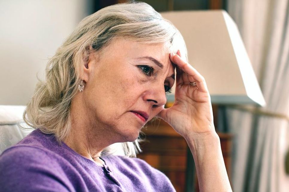 Müdigkeit, Erschöpfung oder Konzentrationsstörungen können Symptome eines Vitamin-B12-Mangels sein. Etwa jeder Vierte im Alter über 65 Jahren ist davon betroffen. Foto: DJD/Wörwag Pharma/colourbox.de
