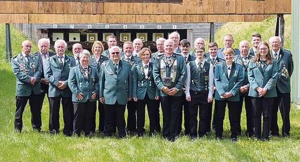 Die Stockelsdorfer Schützen nach ihrem diesjährigen Königsschuss.