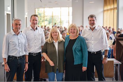 Prof. Edmund Maser (von links), Jann Wendt, Sandra Redmann, Bettina Hagedorn und Michael Thews auf der Veranstaltung „SOS für die Ostsee“ am 15. Juli 2024 in Haffkrug.