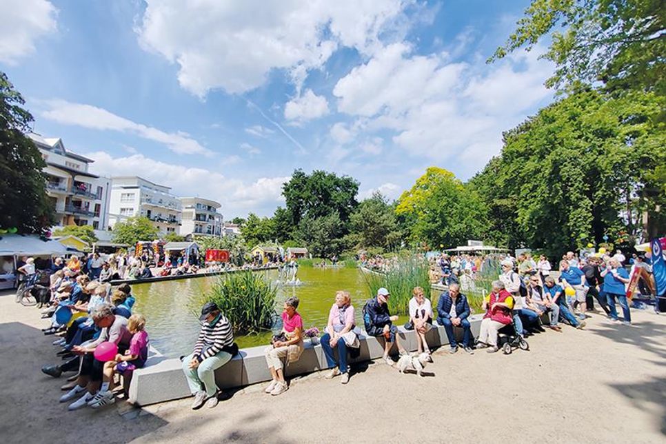 Das zweite Bürgerfest mit Gemeindeempfang fand zum zweiten Mal im Strandpark, auf der Kurpromenade und rund um den Seepferdchenbrunnen statt.