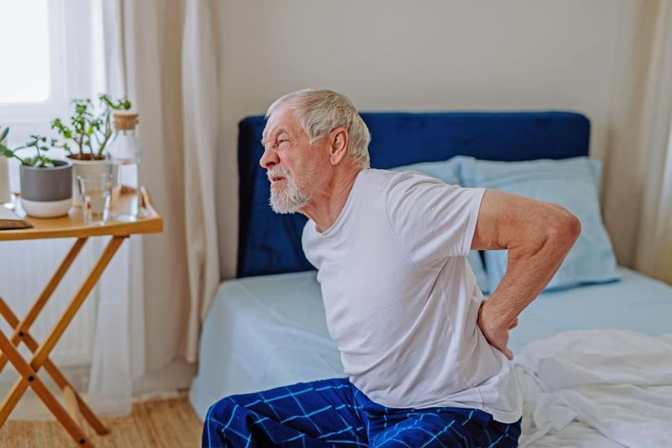 Bei Männern mit chronischen Schmerzen kann eine Langzeittherapie mit Opioiden zu einem Testosteronmangel führen, denn diese können die Testosteronproduktion hemmen.