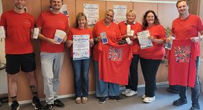 An den roten OTI-Shirts sind die Mitglieder des Orga-Kernteams am Veranstaltungstag schnell zu erkennen, hier Oliver Scheplitz, Sebastian Bertram, Sabine Pitschmann, Martina Scheel, Maren Barnekow-Kalina, Mira Houkes und Niklas Heichert (v. lks.).