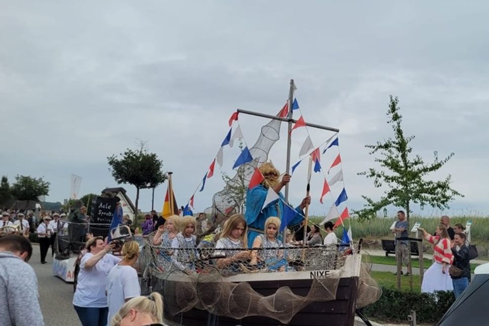 Neptun und seine Nixen an der Spitze des Festumzuges.