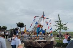 Neptun und seine Nixen an der Spitze des Festumzuges.