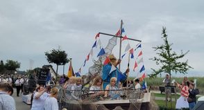Neptun und seine Nixen an der Spitze des Festumzuges.