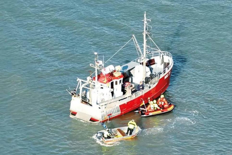 Drei verschiedene Einsatzszenarien wurden Ende Mai für ein Image-Video in Timmendorfer Strand und Niendorf/Ostsee ausgearbeitet und durchgeführt, so auch eine Großübung mit Wasserrettung auf der Ostsee - direkt vor dem Niendorfer Hafen.