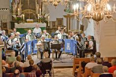 Das Akkordeon Orchester Ostseekrabben spielt am 4. September in der Grömitzer Nicolai-Kirche.