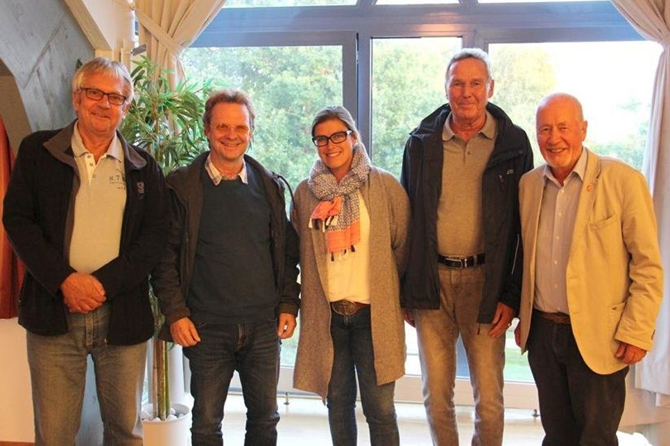 Die vier neuen Mitglieder des Ortsbeirates Wolfgang Vogler, Dirk Cremer, Sarah Pracher und Jürgen Kreft mit Bürgervorsteher Sönke Sela (v. lks.).