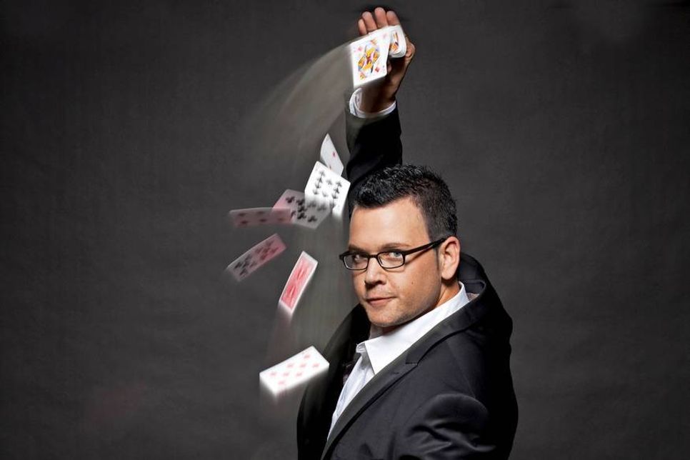 Das Publikum kann sich bei der Benefizgala am 24. November unter anderem auf den Zauberkünstler und Entertainer Matthias Rauch freuen.