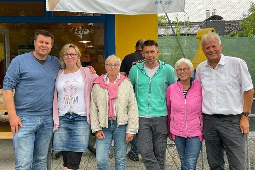 Der wiedergewählte Vorstand mit den für lange Mitgliedschaft Geehrten (v. lks. Christian Müller, Wiebke Nindel, Birgit Röder, Marco Fuss, Ingrid Löhr, Dirk Weber-Klüver).