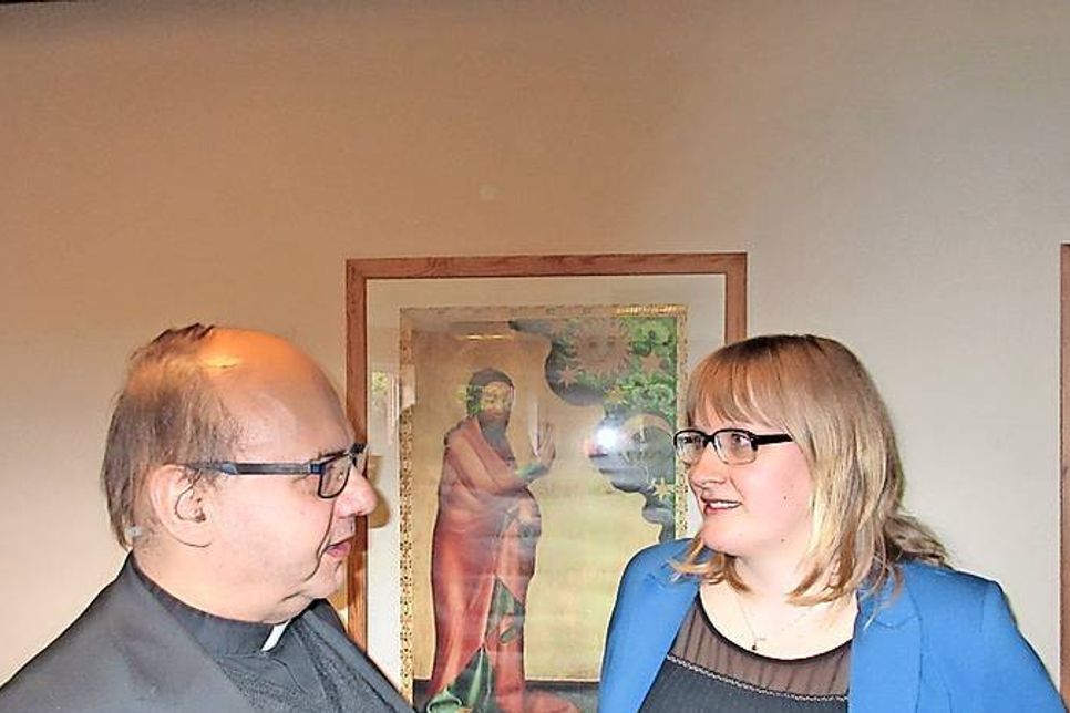 Auch Pastor Andreas Hasse freut sich über den Neuzugang und hieß Luise Stahl in der Gemeinde herzlich willkommen.