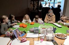 Neustadt. Da waren sich die Kinder einig, die am 2. Adventssamstag zum Weihnachtsbasteln ins eska-Kaufhaus gekommen waren. Wie schon im letzten Jahr hatten sich die Mitarbeiterinnen der Bastelabteilung etwas Schönes ausgedacht. Diesmal wurden Perlensterne und niedliche Federengel gebastelt. In gemütlicher Atmosphäre wurden konzentriert Perlen aufgefädelt und Engel geschmückt. Die kleinen Künstler waren mit viel Freude dabei und nahmen ihre Schätze stolz mit nach Hause. (red)