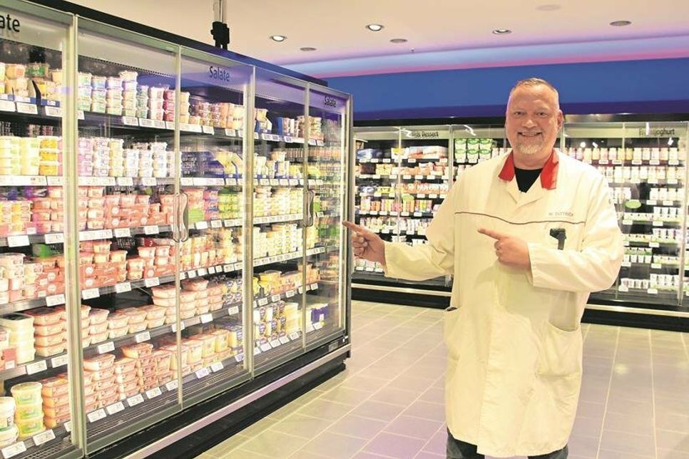 Schwerstarbeit für die Handwerker: Im ursprünglich verbauten Beton-Fundament mussten tiefe Gräben ausgehoben werden.