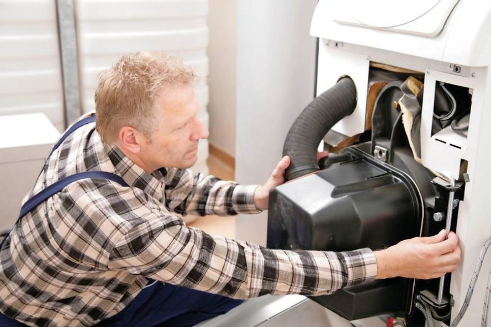 Eine Heizungswartung sichert den fehlerfreien Betrieb der Anlage im Winter. Foto: djd/IWO - Institut für Wärme und Oeltechnik