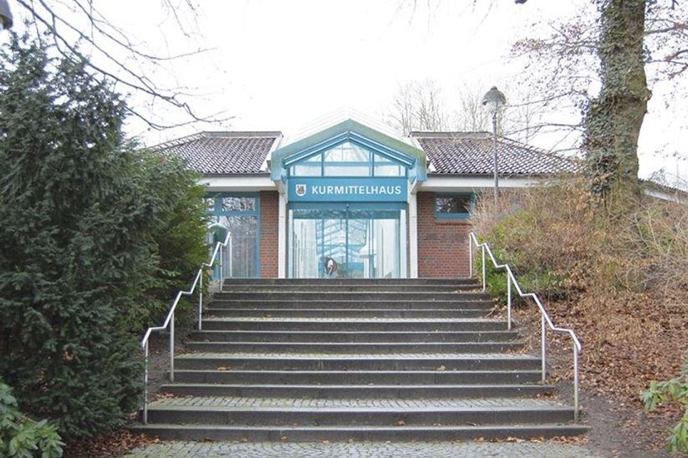 Das Kurmittelhaus in Timmendorfer Strand steht bereits seit 2005 leer und wird derzeit nur von der Tafel als Ausgabestelle genutzt. (Foto: Archiv)