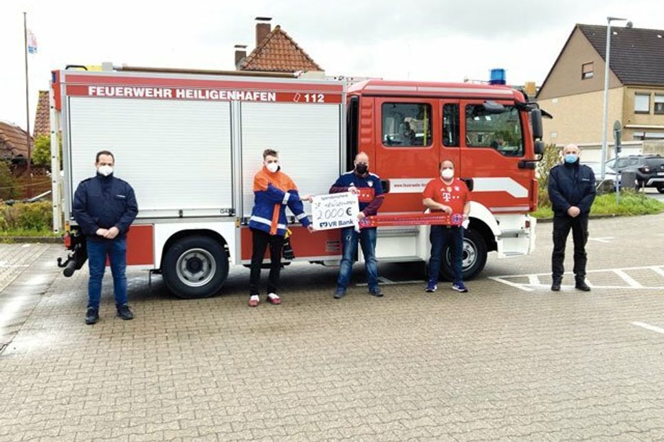 Stephan Bertschat (Jugendwart), Laurin Krielke (Jugendgruppenleiter), Rene Heisler, Stefan Holznagel (beide Vorstand Bayern Supporters Ostholstein), Michael Kahl (Wehrführer)